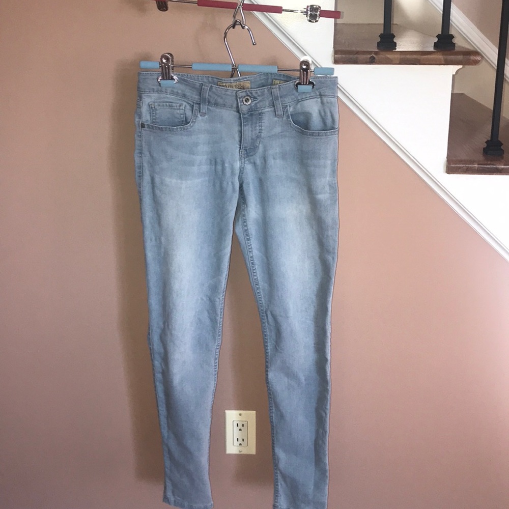!!BARELY WORN!! power skinny guess jeans